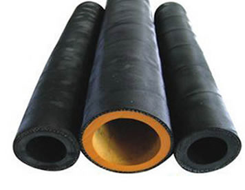 A sandblast hose with yellow tube and two sandblast hoses with black tube.